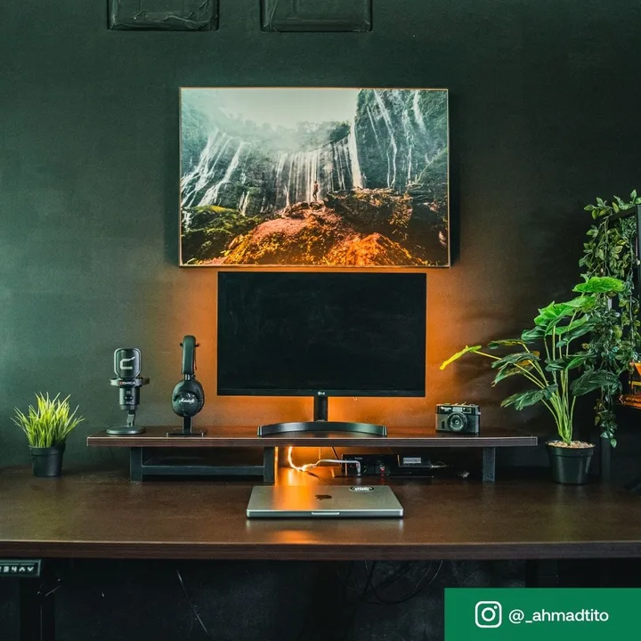 Setup meja kerja Ahmad Tito