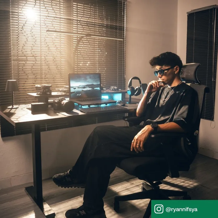 Setup meja kerja Ryan Nifsya
